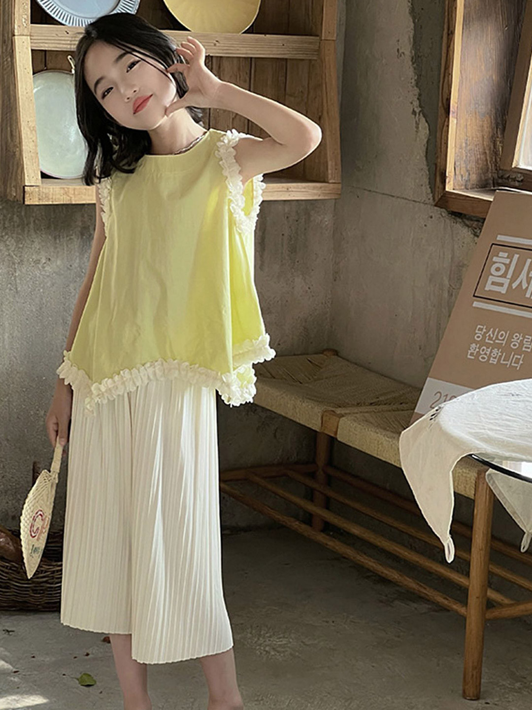 LULU & SKY Girls Top with Capris