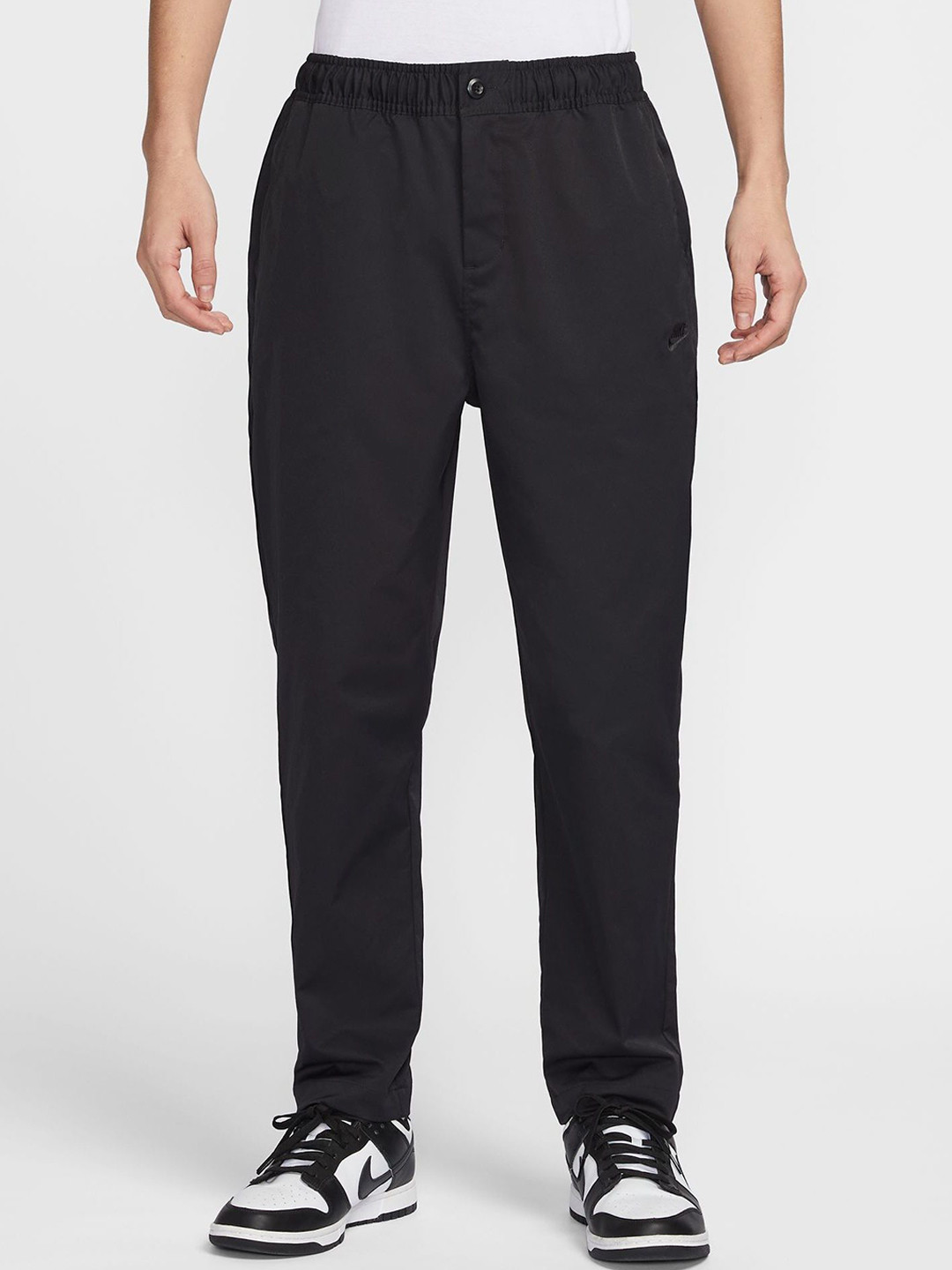 Nike Club Men's Woven Tapered Trousers