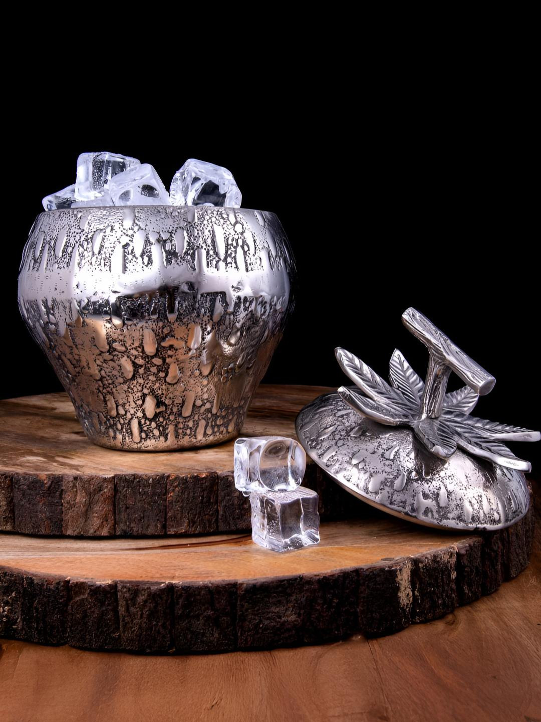 giBOX Strawberry Ice Cube Bucket with Lid