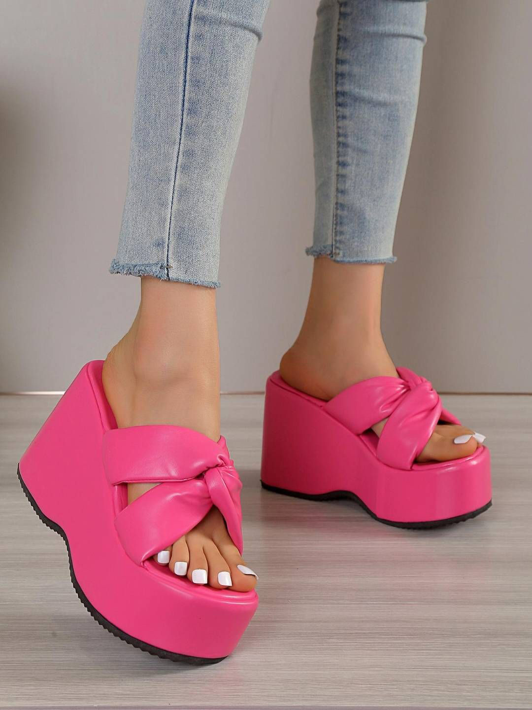 GLO GLAMP Solid Casual Synthetic Regular Crisscross Twisted Strap Wedges