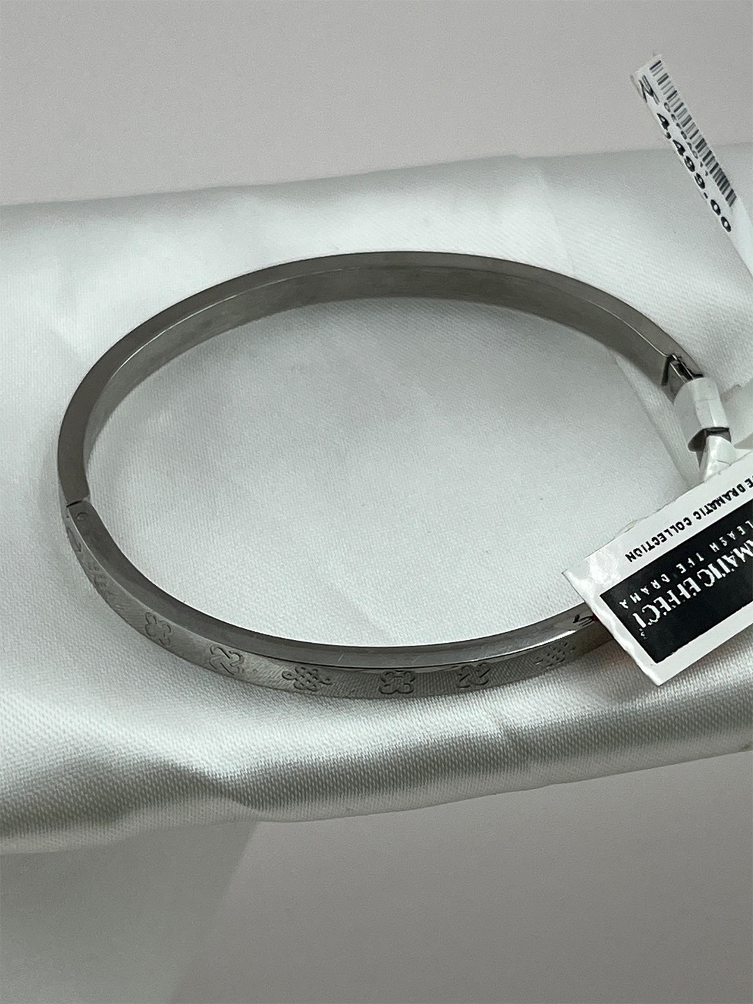 DRAMATIC EFFECT Unisex Silver-Plated Cuff Bracelet
