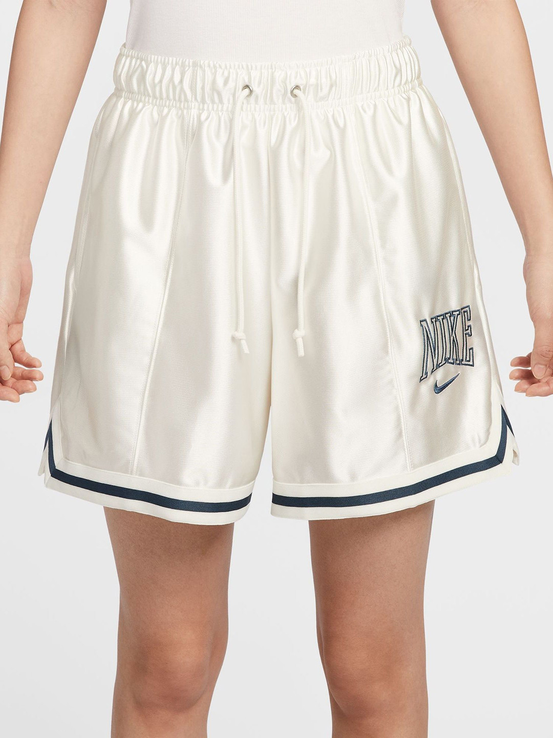 Nike Sportswear Women's Loose Mid-Rise Graphic Shorts