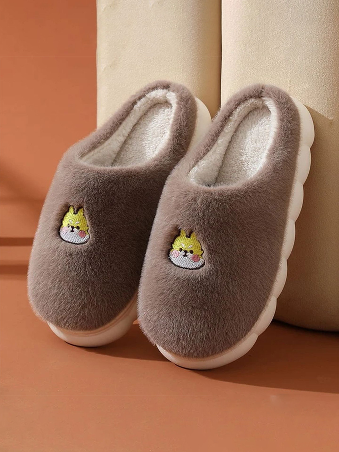 Richmen Women Embellished Room Slippers