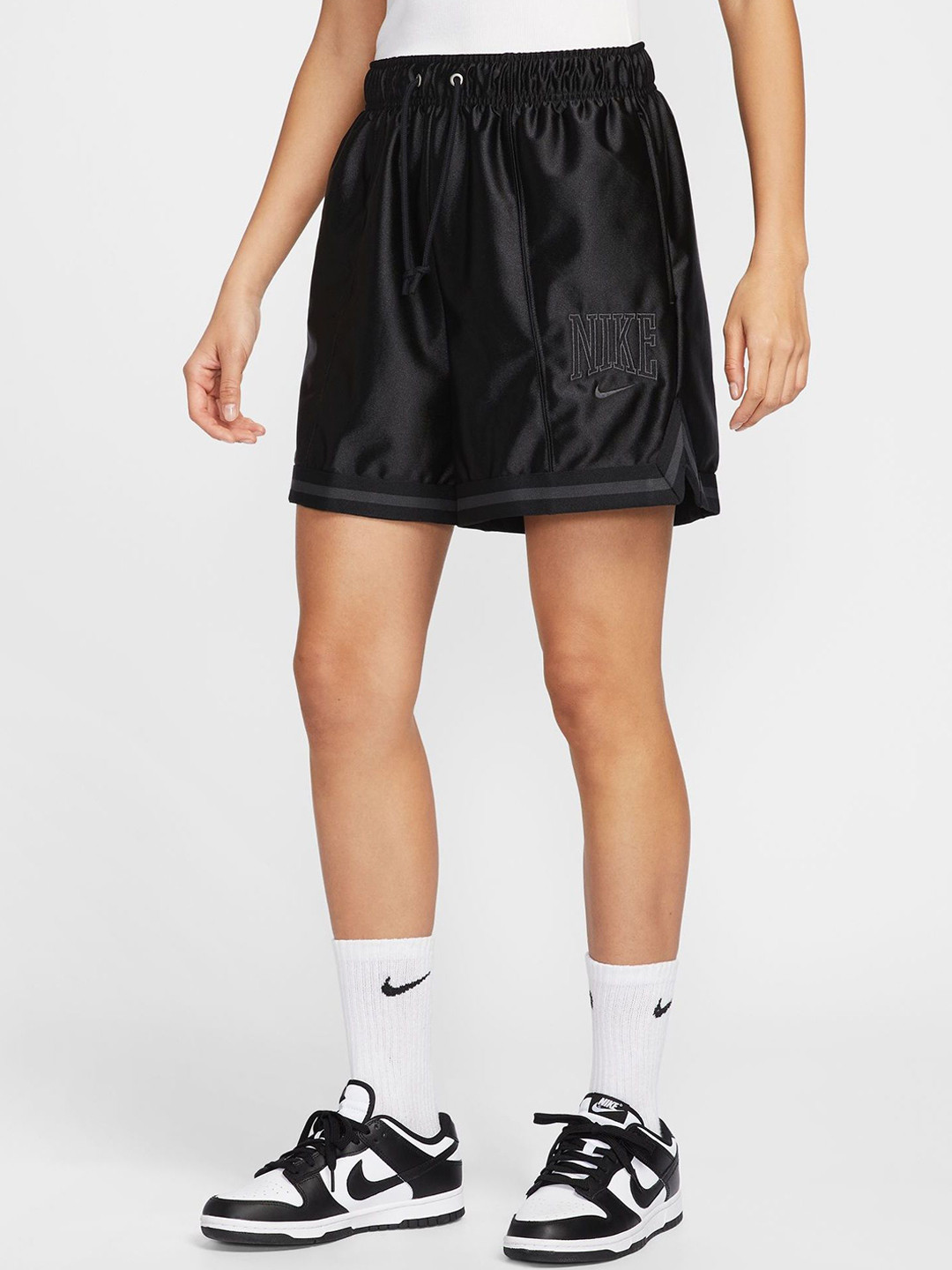 Nike Sportswear Women's Loose Mid-Rise Graphic Shorts