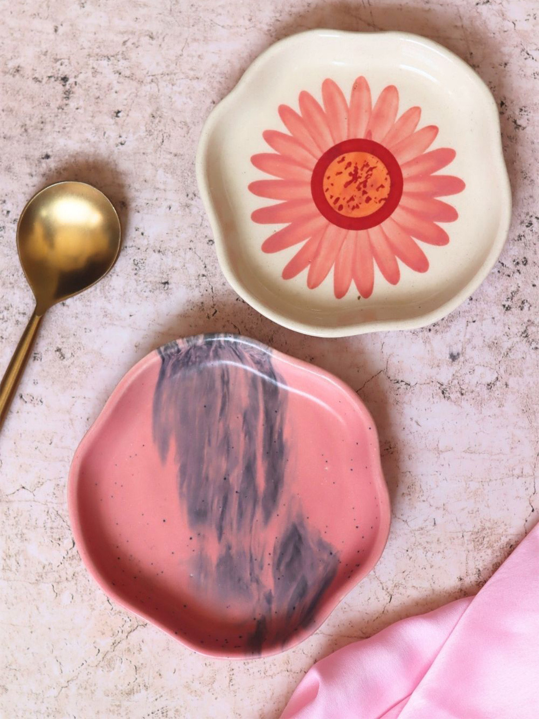 WEAVING HOMES Unisex Red  Plates