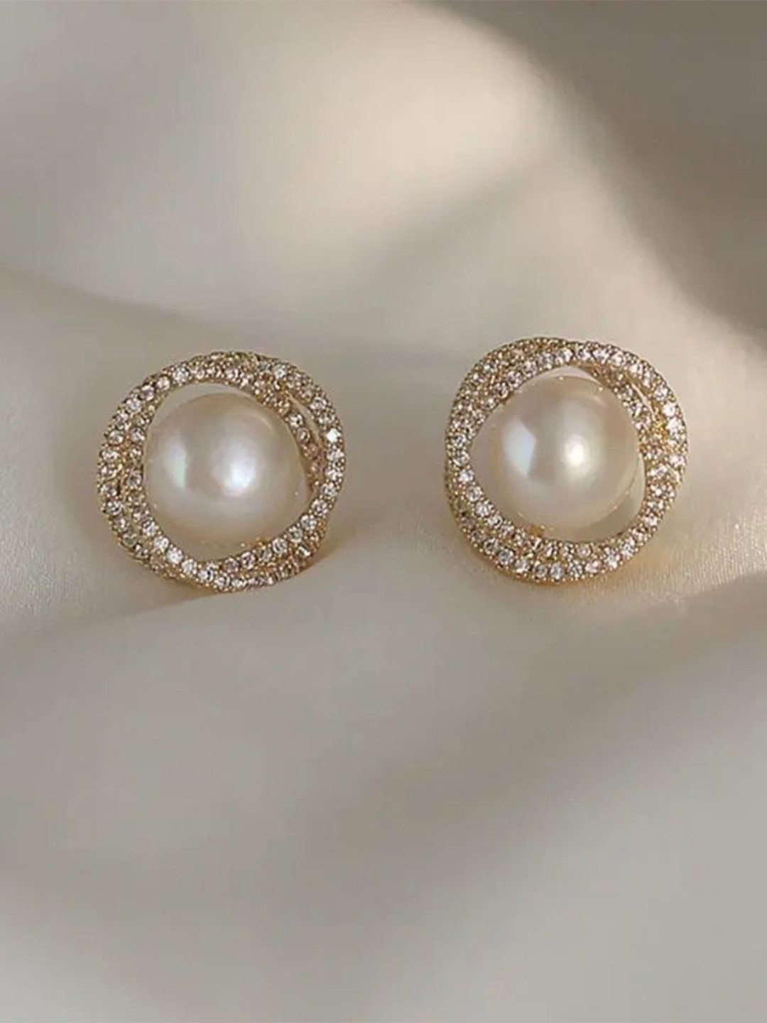 Estailo fashion Cubic Zirconia Studded Circular Shaped Studs