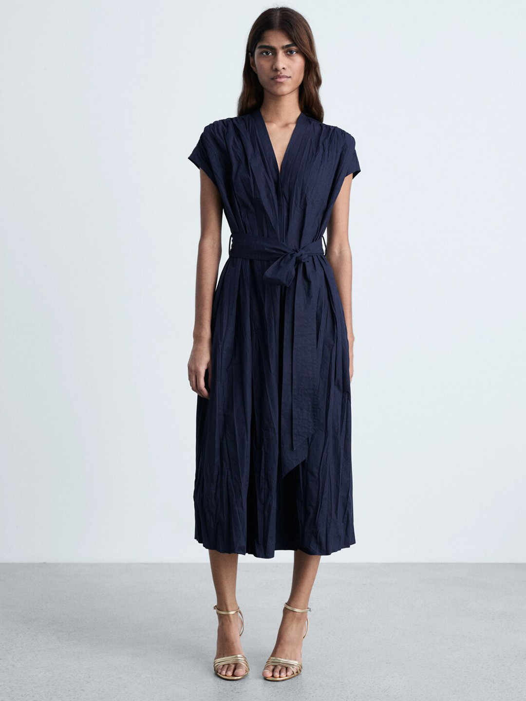 MANGO Crinkled Effect V-Neck Belted Detail Front-Open A-Line Midi Dress