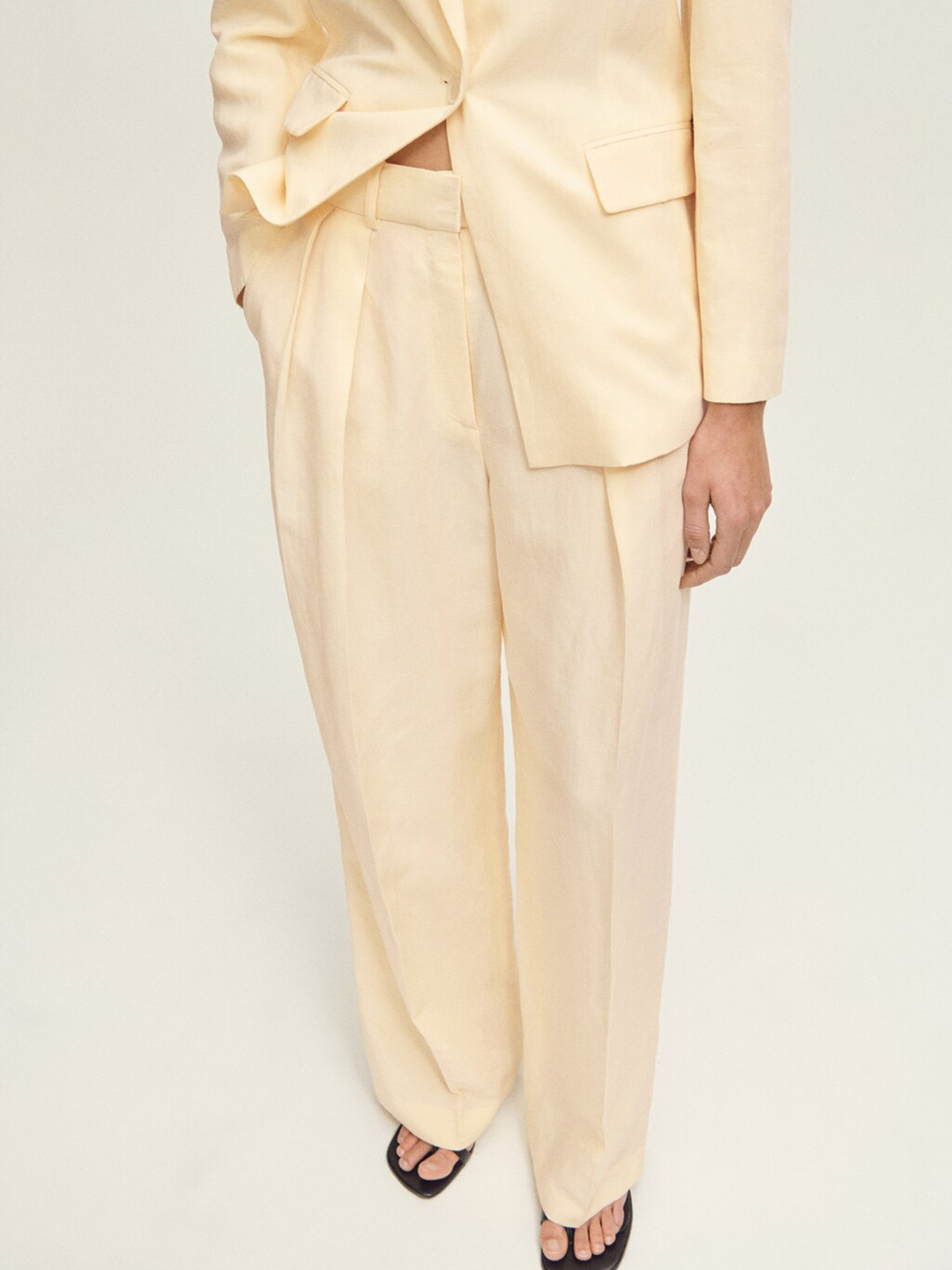 MANGO SELECTION Women Mid-Rise Pleated Straight Fit Formal Trousers