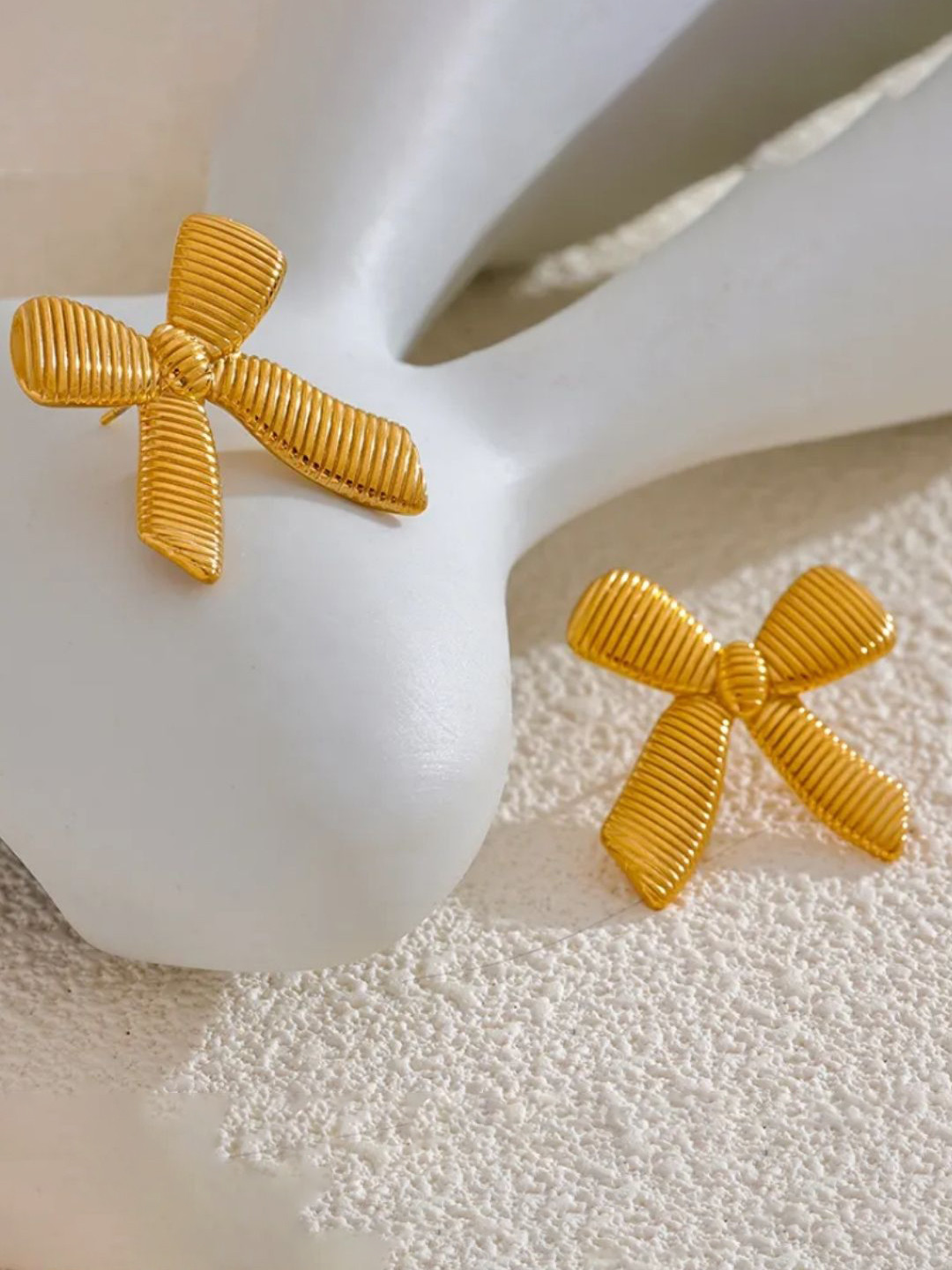 Estailo fashion Alloy Gold-Plated Bow Shaped Studs