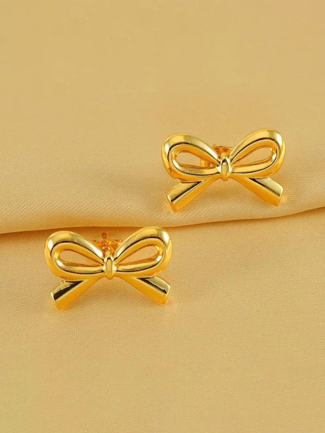 Estailo fashion Alloy Gold-Plated Bow Shaped Studs