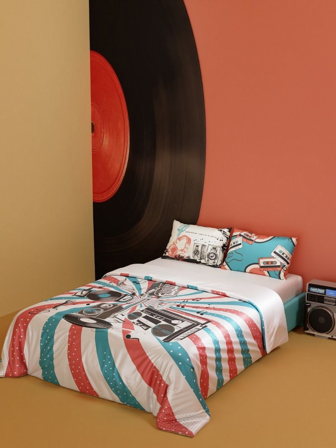 QuirkLoom 4 Piece Cream-Coloured & Blue Geometric King Regular Bedding Set