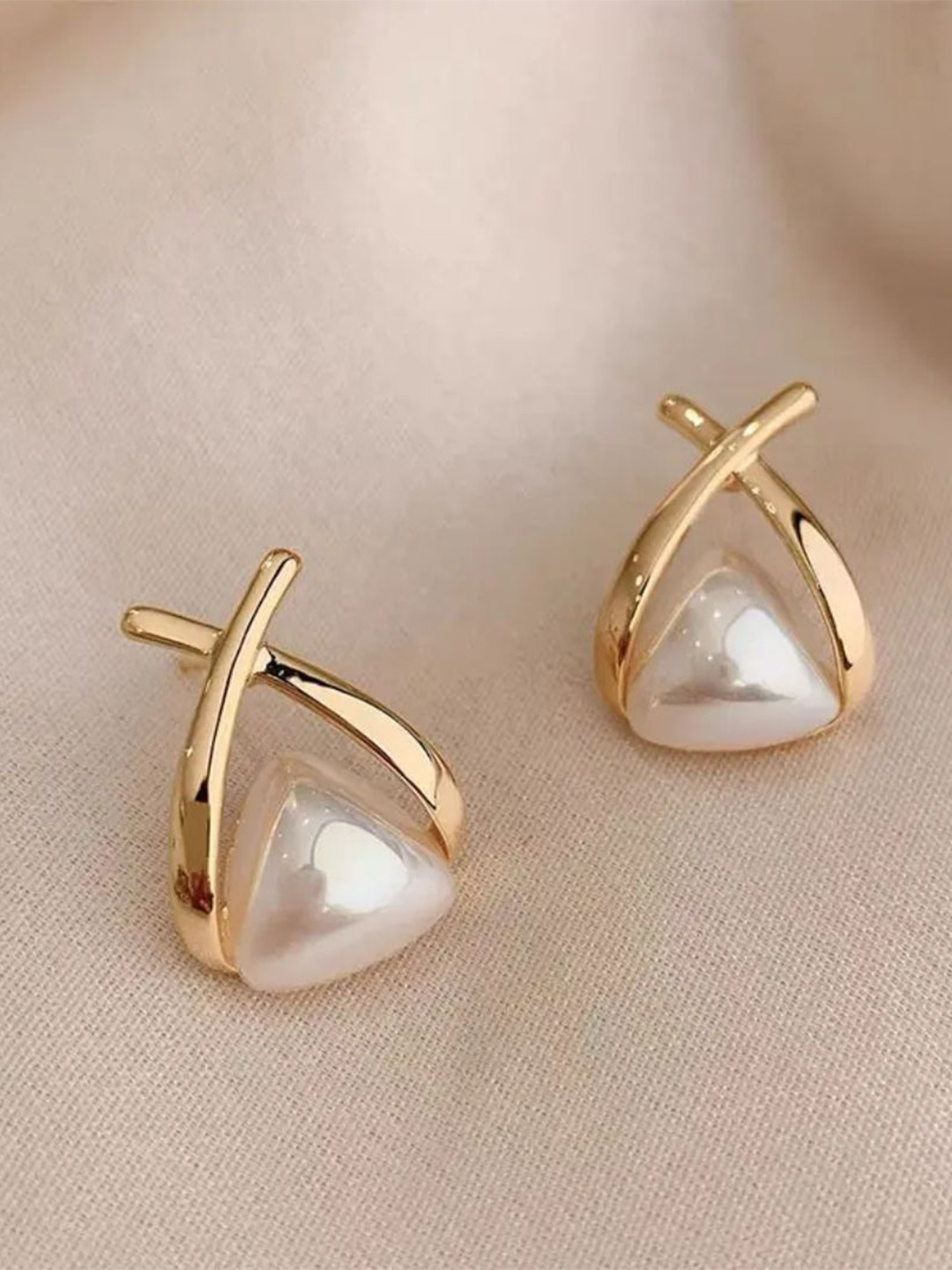 Estailo fashion Gold-Plated Triangular Shaped Pearl Cross Studs