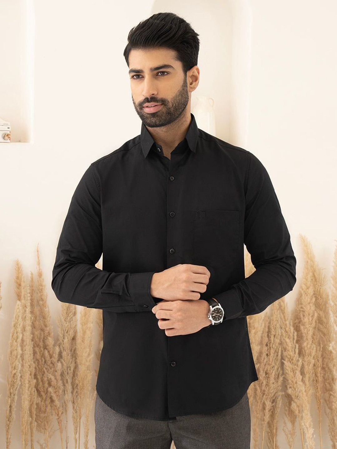 SWISS HORN Cotton Spread Collar Casual Shirt