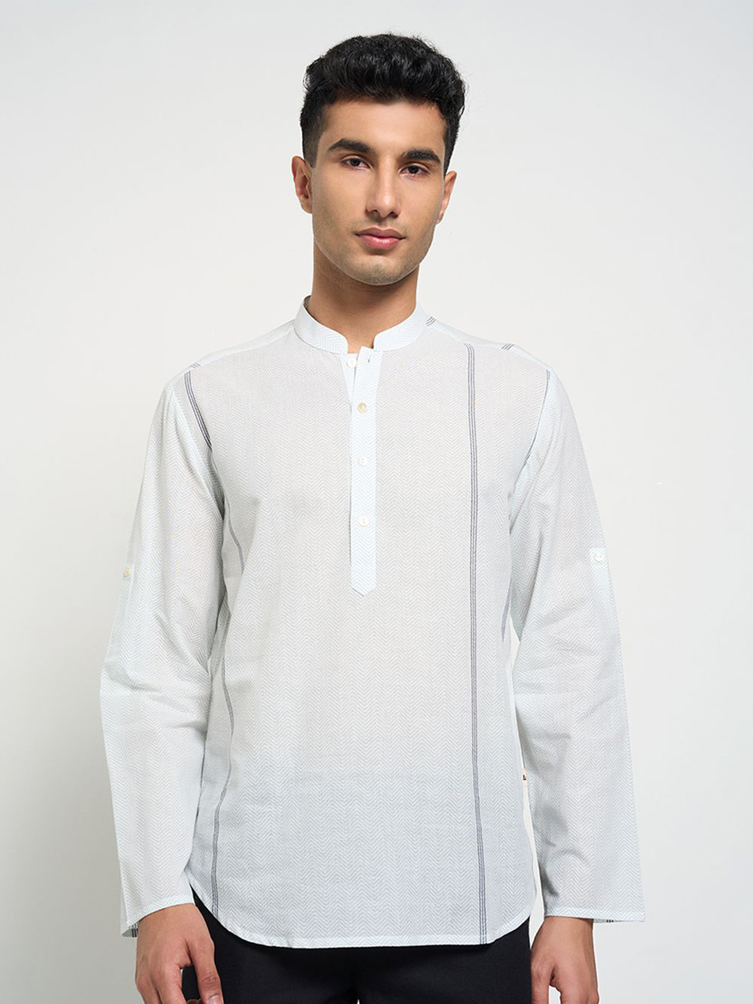 indus route by Pantaloons Chevron Printed Mandarin Collar Pure Cotton Straight Short Kurta