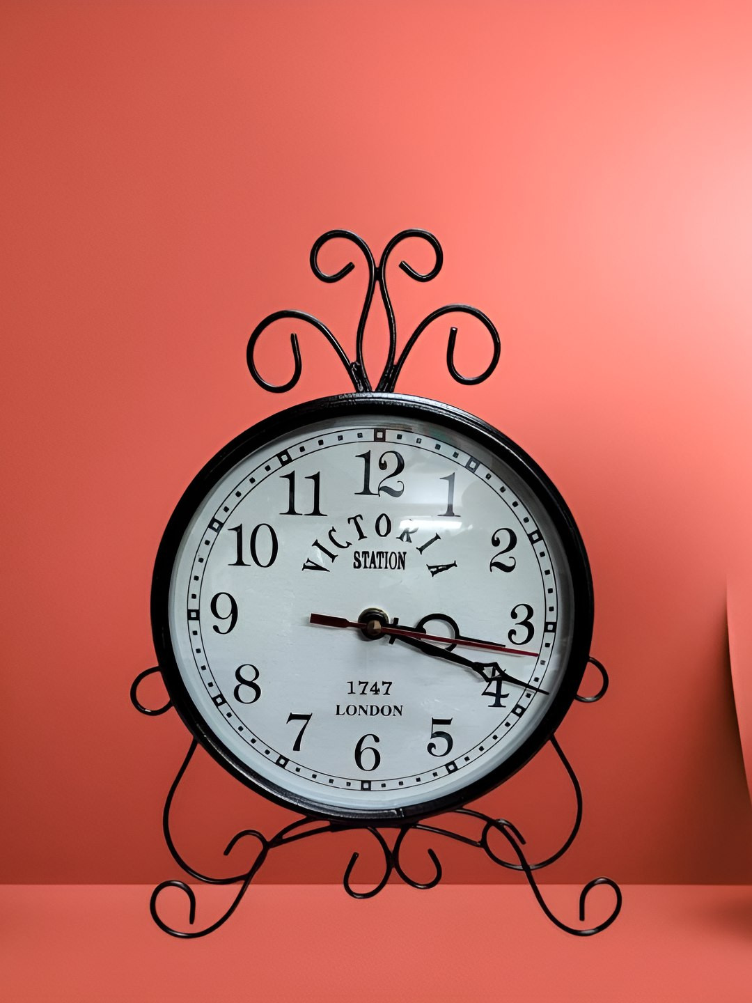 Nutts Black Metal Large Display Round Battery Analogue Table Clock-15.2cm