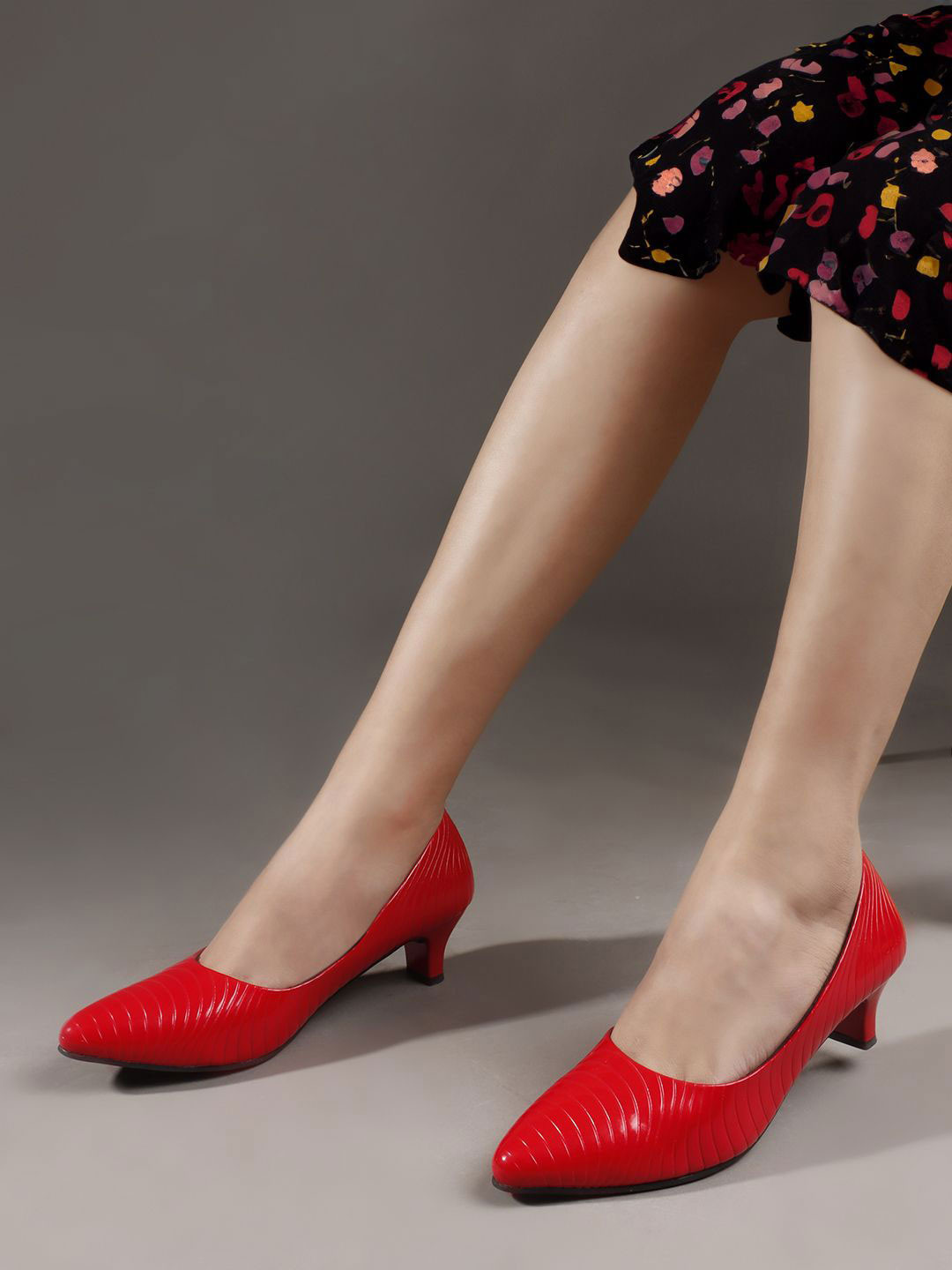 SUKUN Women Textured Pointed Toe Pump