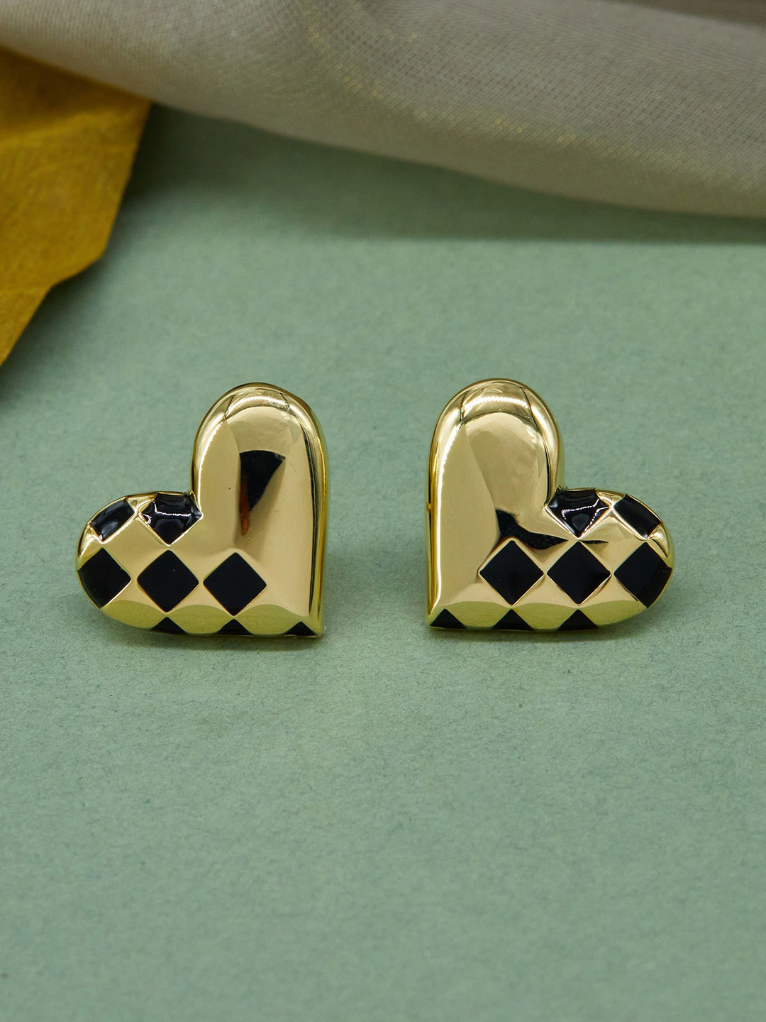 GC Jewelery Gold Plated Artificial Stones Studded Check Heart Shaped Studs