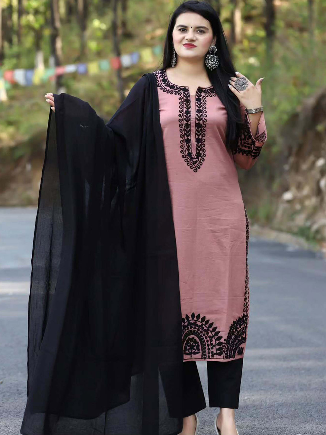 FULPARI Women Floral Yoke Design Regular Thread Work Kurta with Trousers & With Dupatta