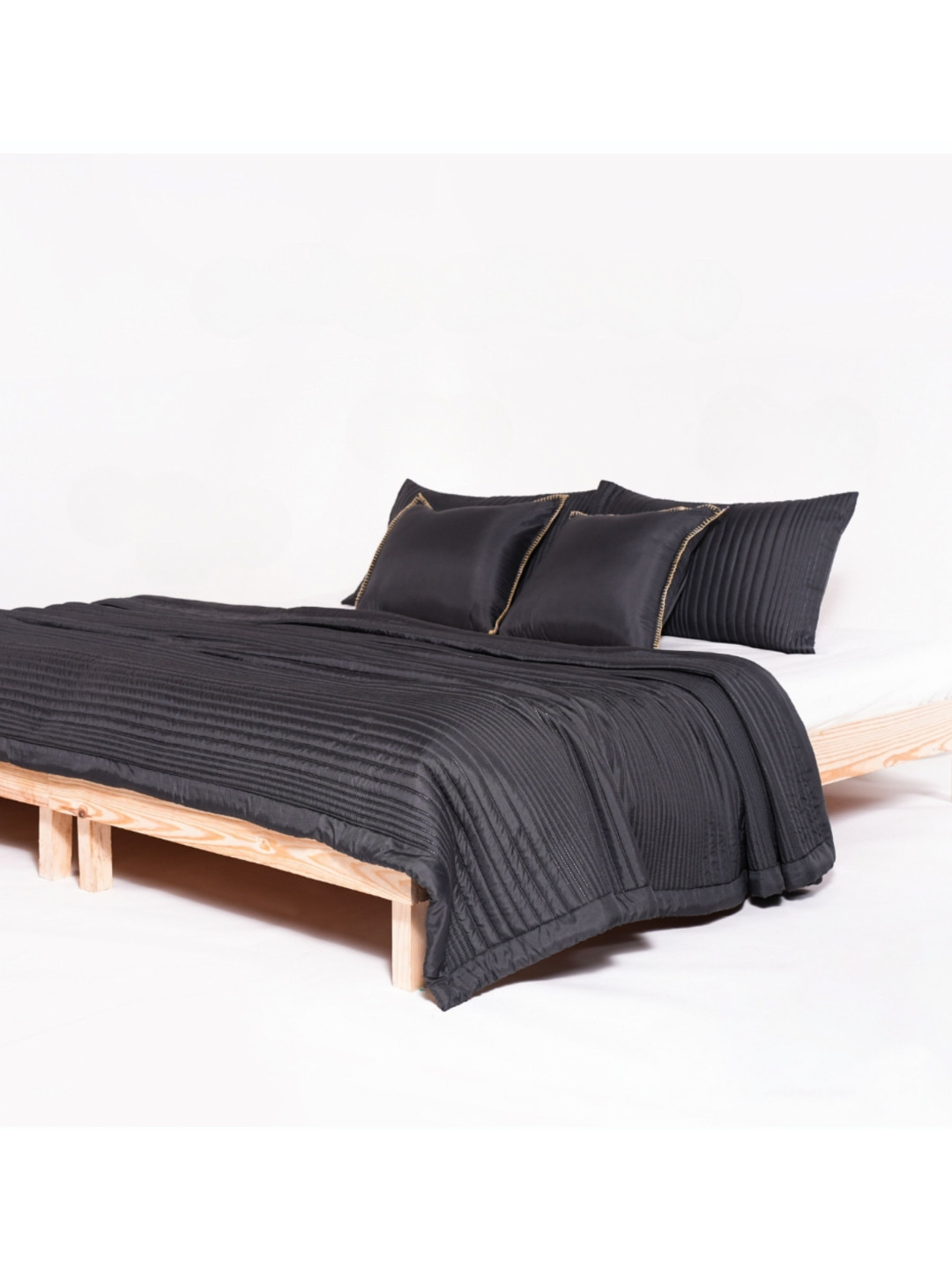 Zarf Charcoal  AC Room 400 GSM Double Bed Comforter With 2 Pillow & 2 Cushion Covers