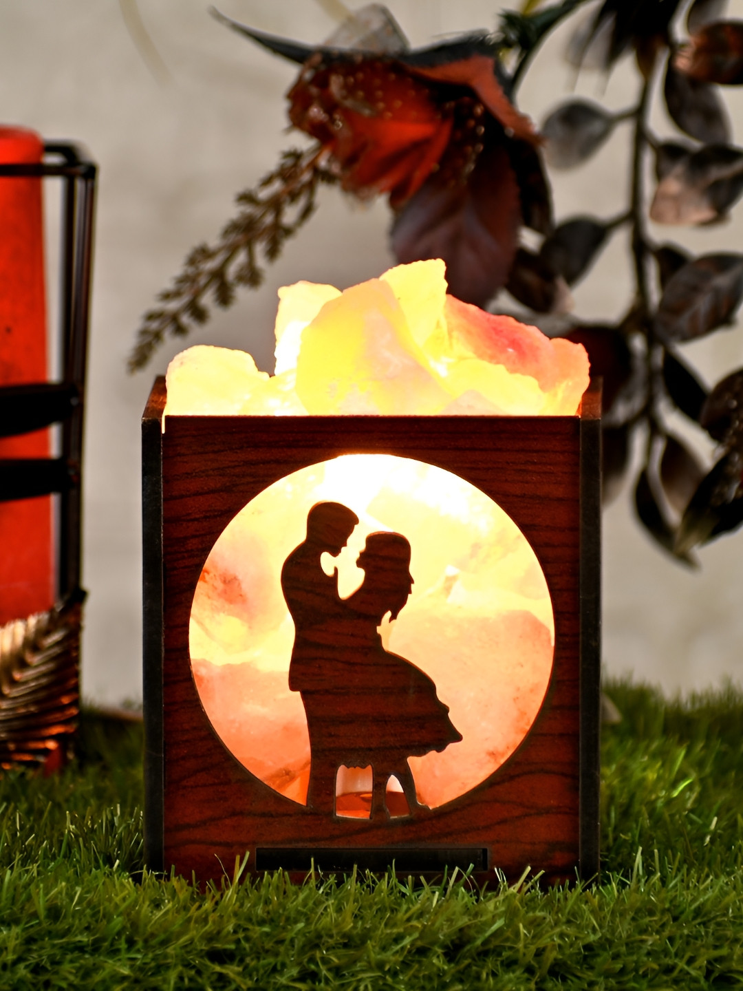 GLOBAL AROMA Brown Couple Textured Wooden Contemporary Square Shaped Table Lamp With Bulb