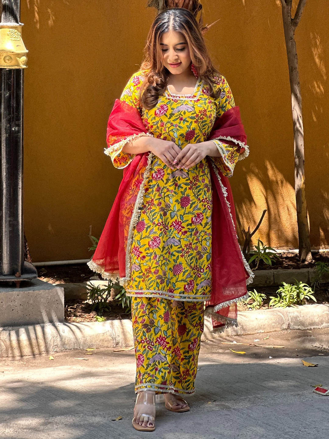 SAJILO Floral Printed Adakari Cotton Straight Suit Set