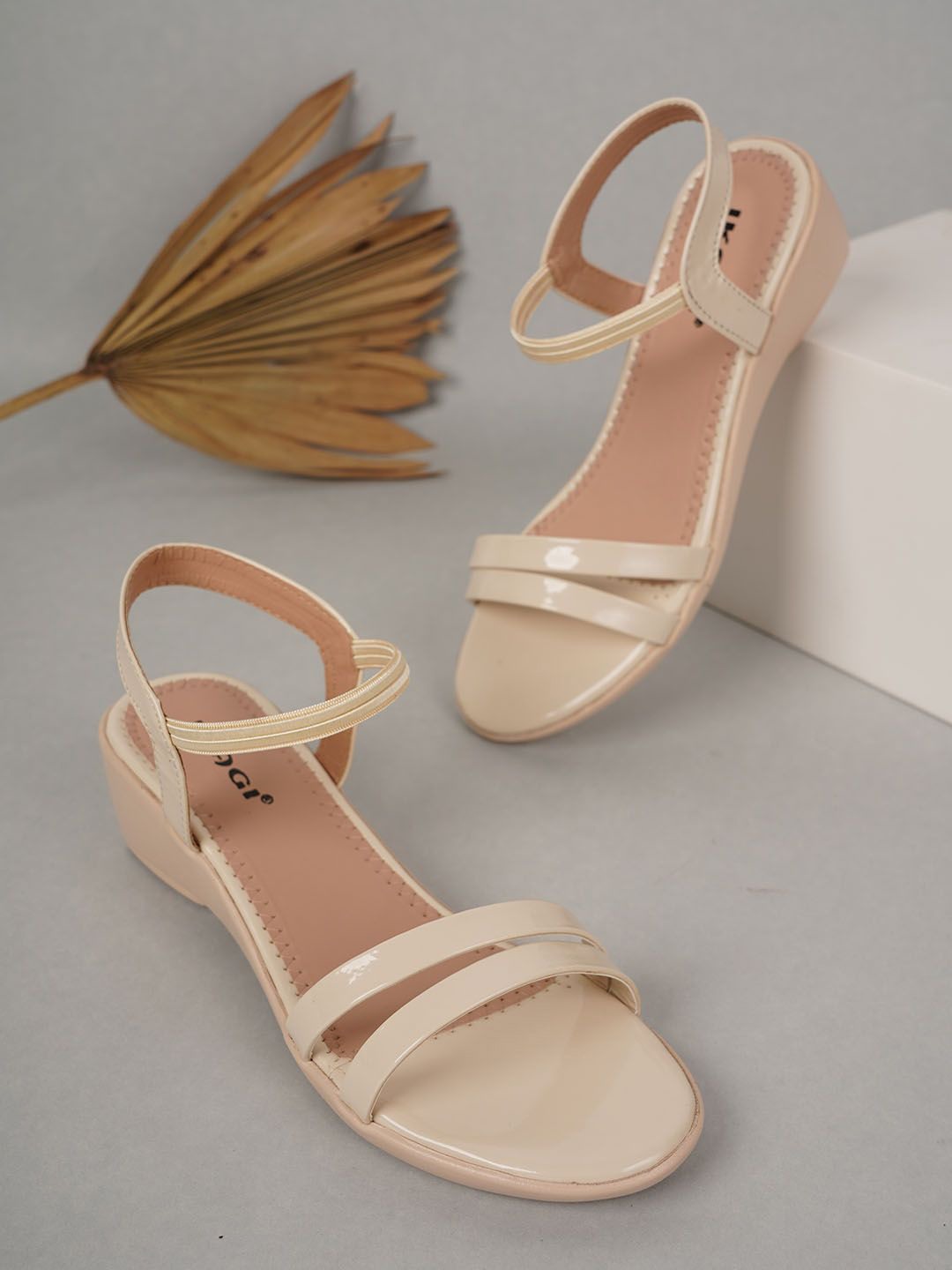 IKAGI Women Closed Back Wedge Heels