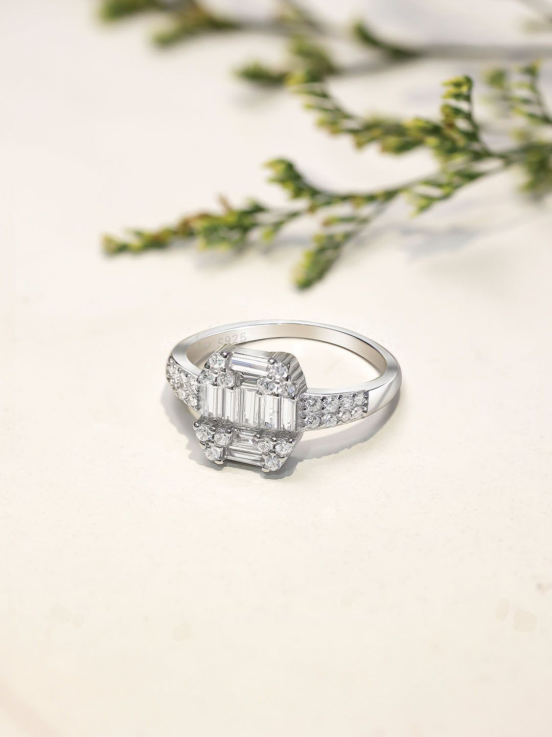 Tweov Jewels 925 Sterling Silver Rhodium-Plated Cubic Zirconia-Studded Square Finger Ring