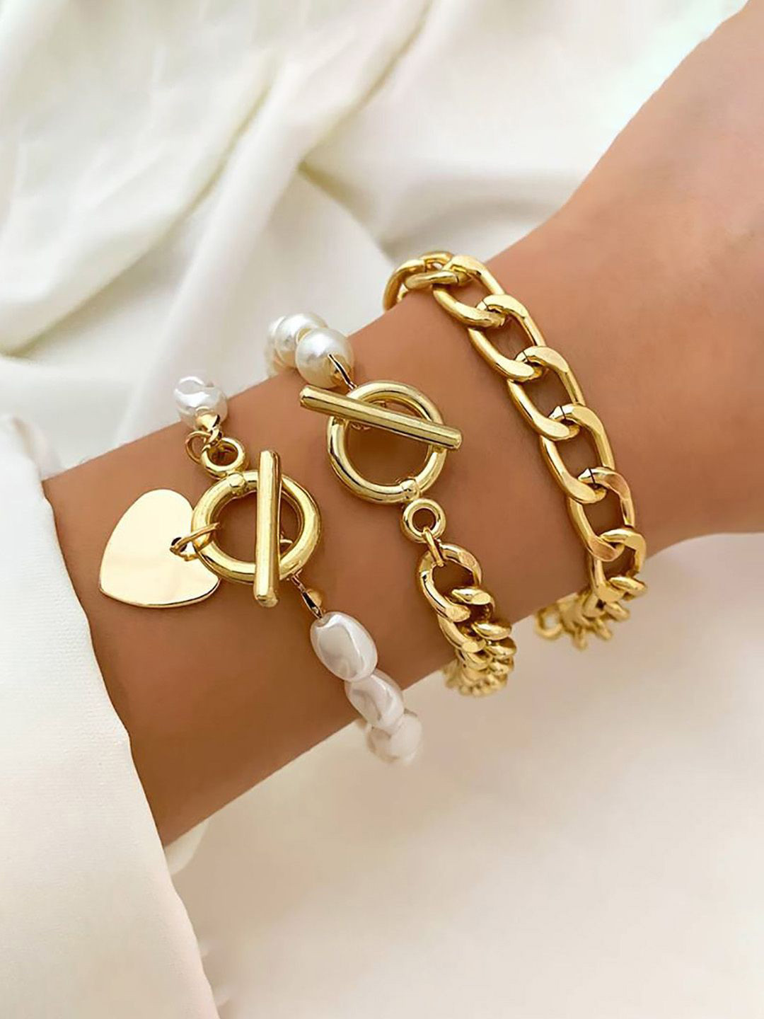 GOLDIWALA Women 3 Pearls Gold-Plated Link Bracelet