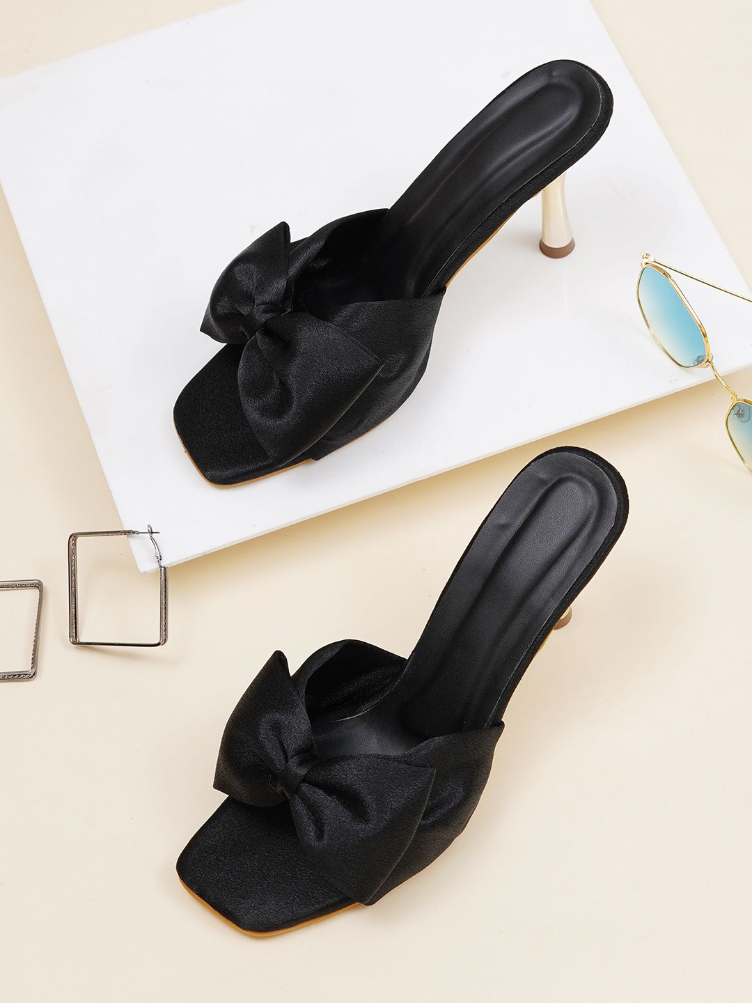 HUNYZA FOOTWEAR Women Solid Party Wedge Sandal Heels with Bows