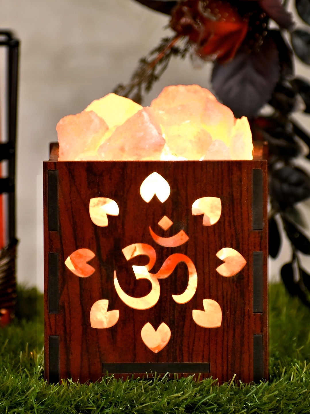 GLOBAL AROMA Brown Om Textured Wooden Contemporary Square Shaped Table Lamp With Bulb