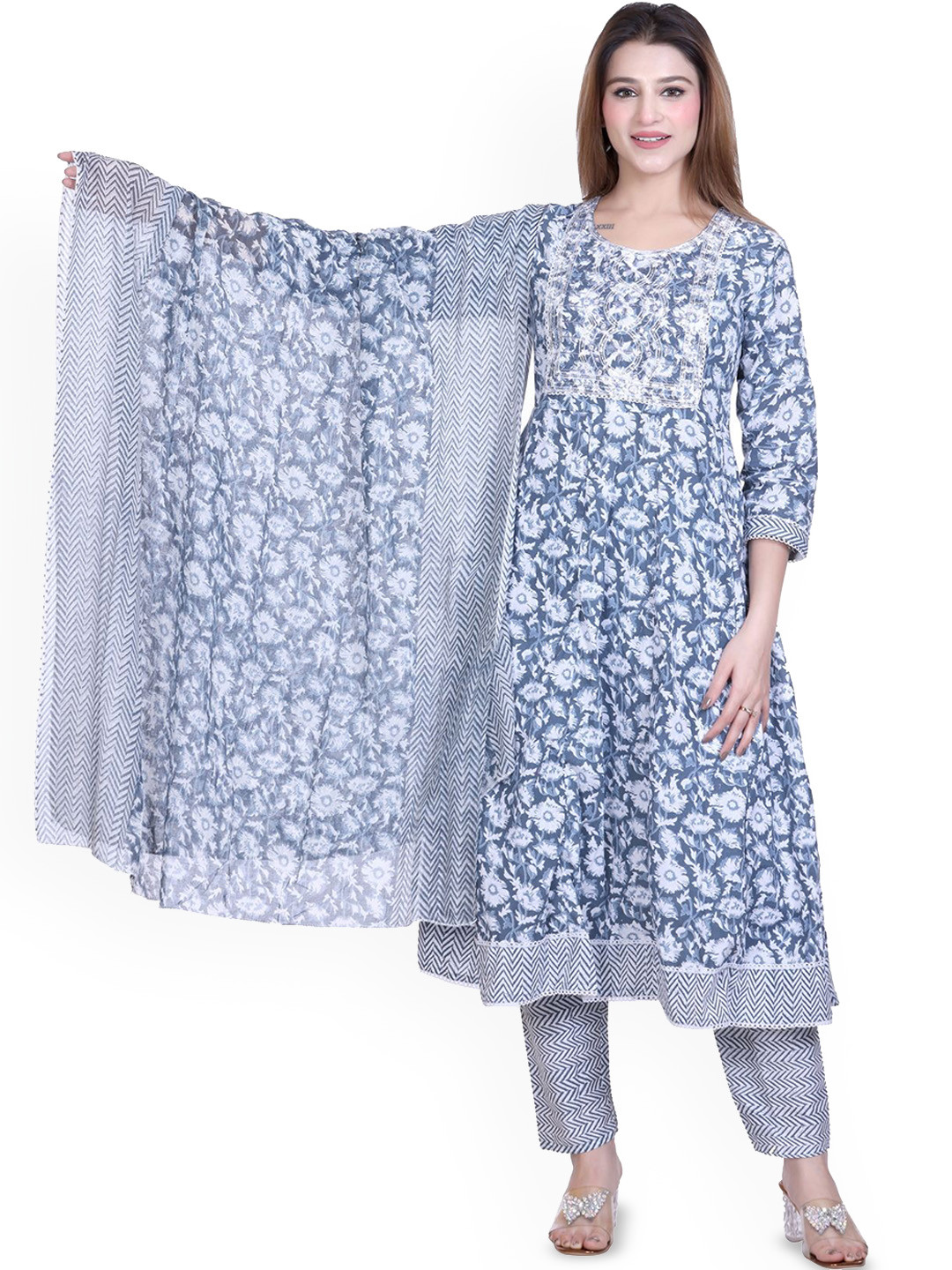 WOOL 4U Women Floral Printed Anarkali Kurta with Trousers & Dupatta