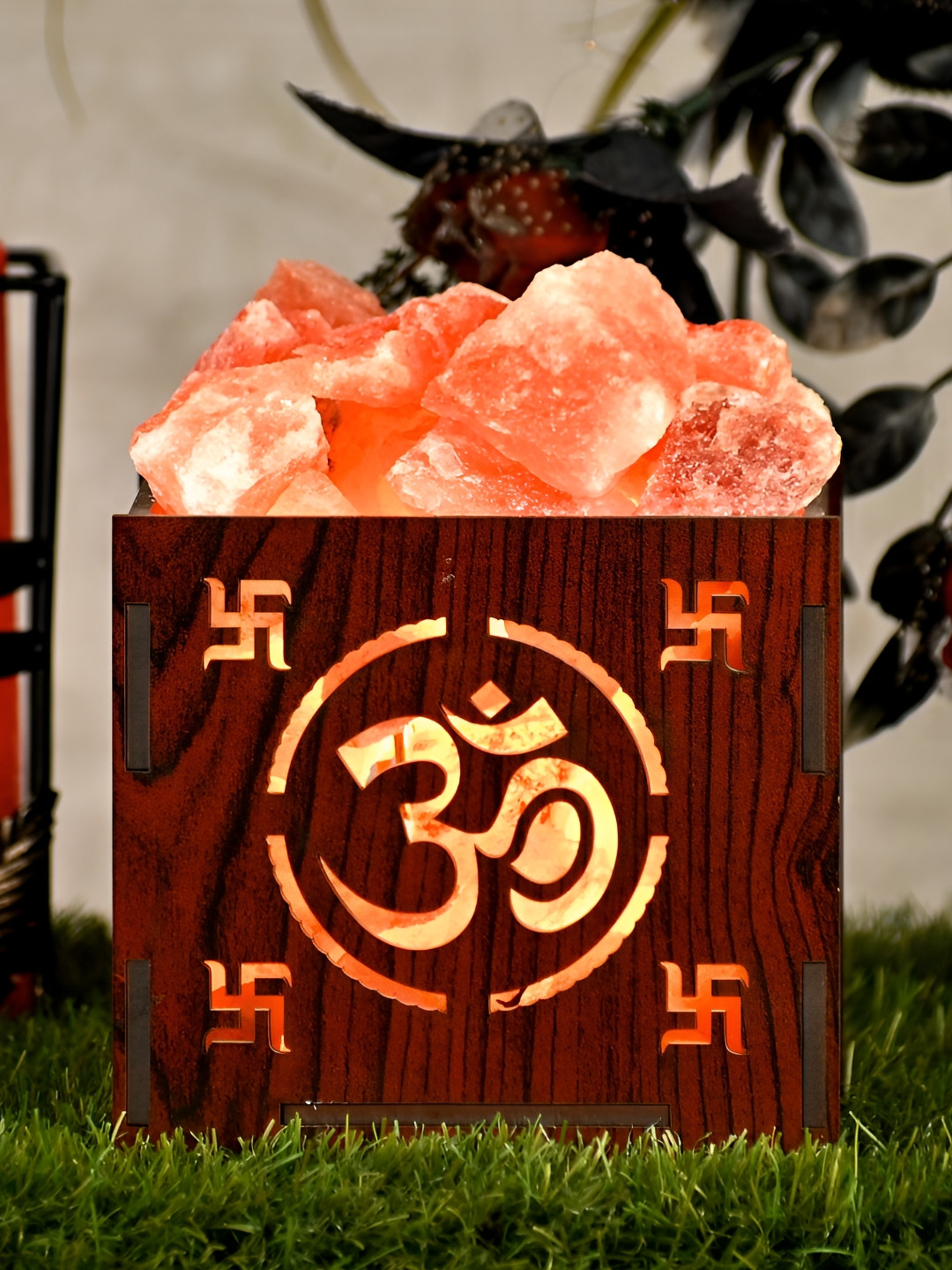 GLOBAL AROMA Brown Om Textured Wooden Contemporary Square Shaped Table Lamp With Bulb