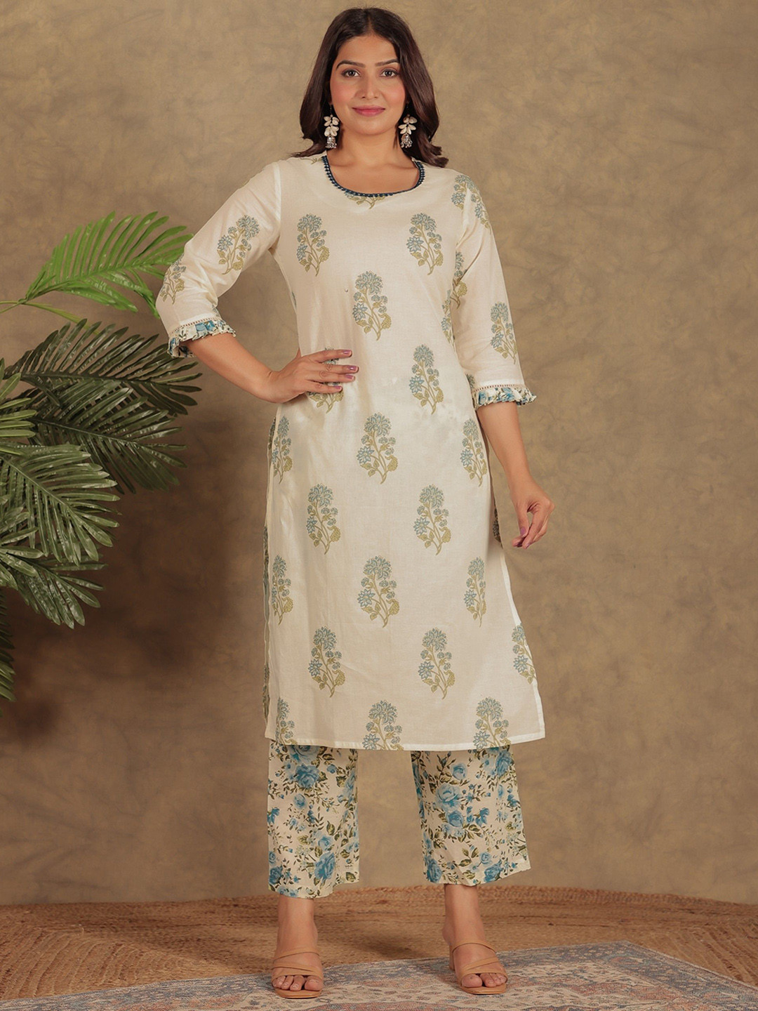 Aramya Women Ethnic Motifs Printed Regular Thread Work Pure Cotton Kurta Sets