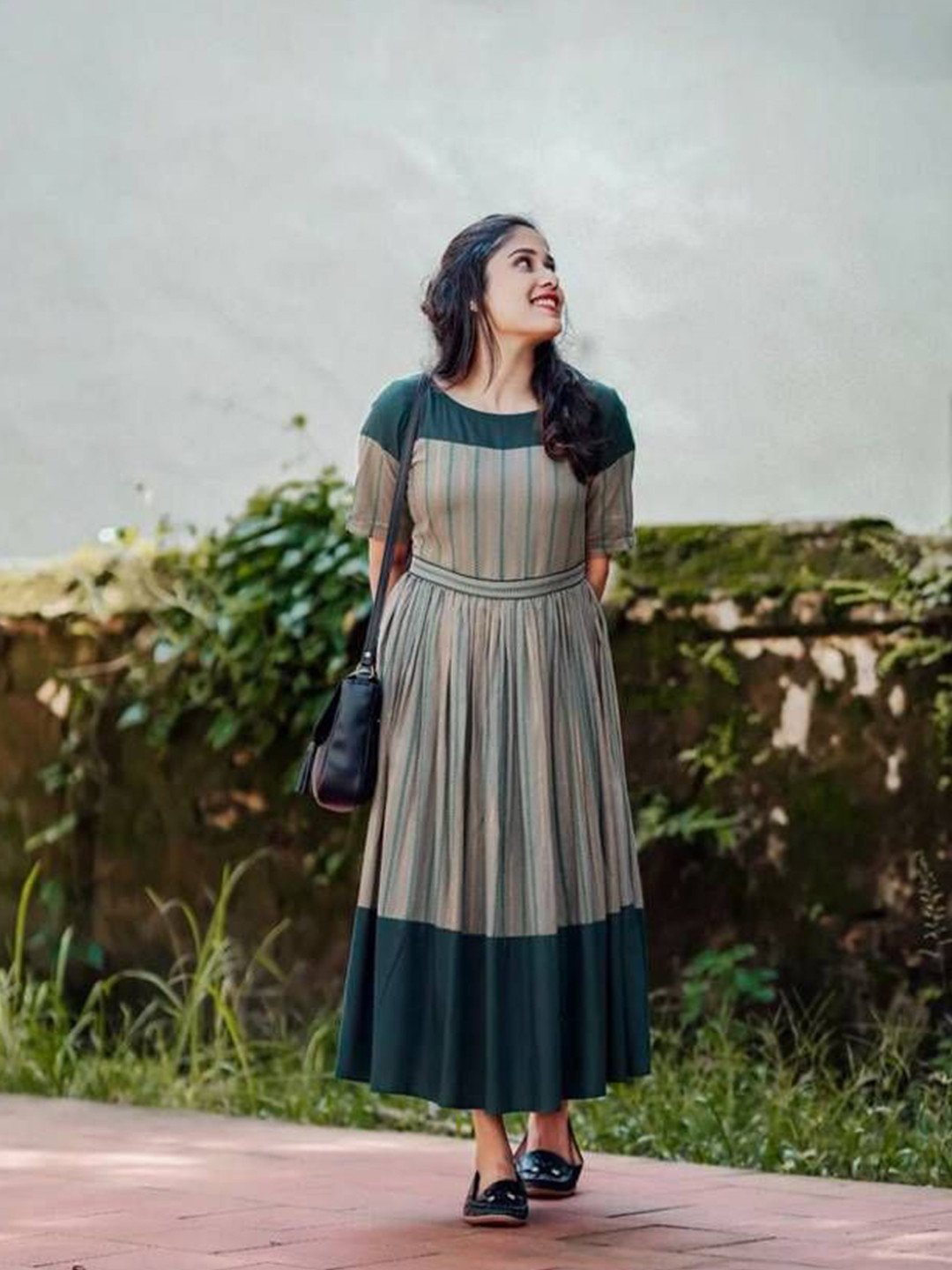 Muhana Women Striped Round Neck Midi Dress