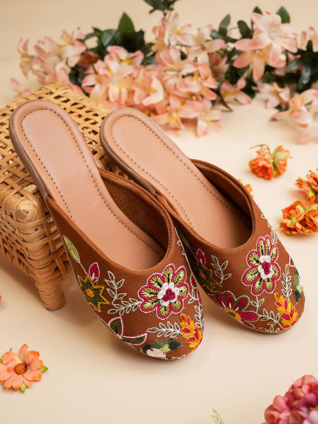 NYTY20 Women Embroidered Ethnic Mules Flats