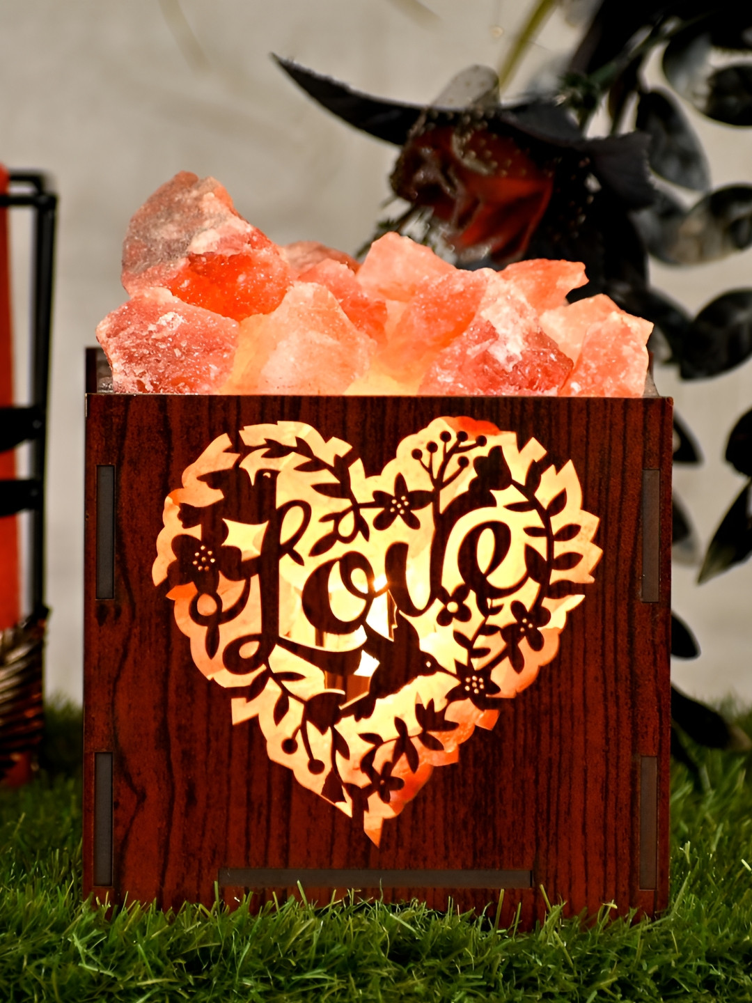 GLOBAL AROMA Brown Heart Textured Wooden Contemporary Square Shaped Table Lamp With Bulb