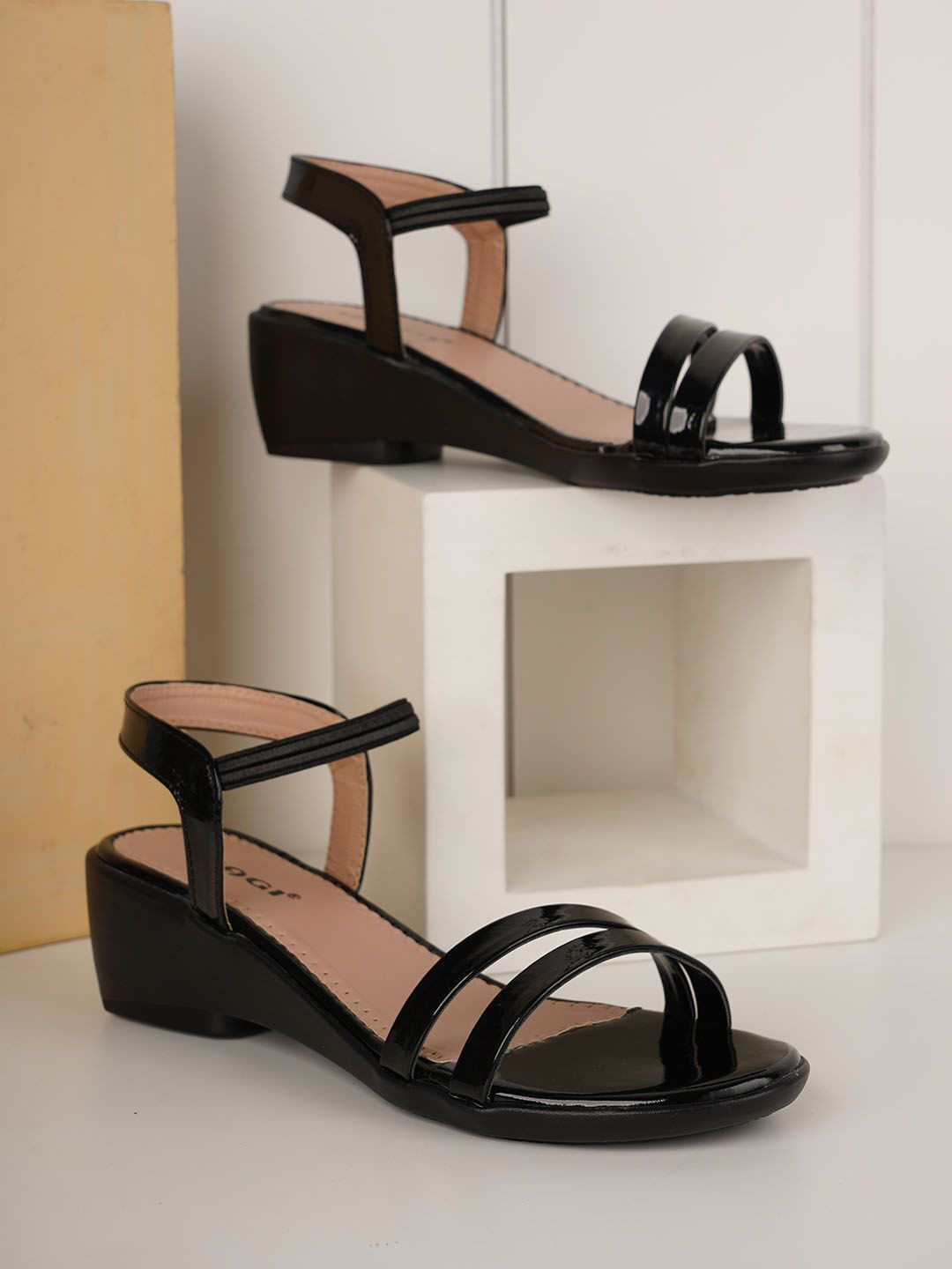 IKAGI Women Printed Synthetic Mid-Top Wedge Heel Sandals