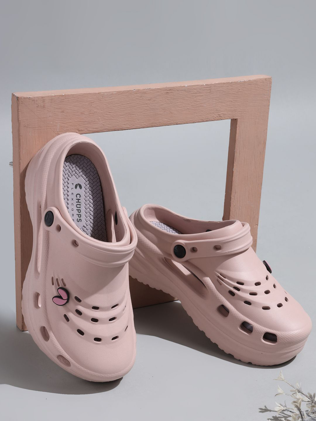 CHUPPS Women Clogs