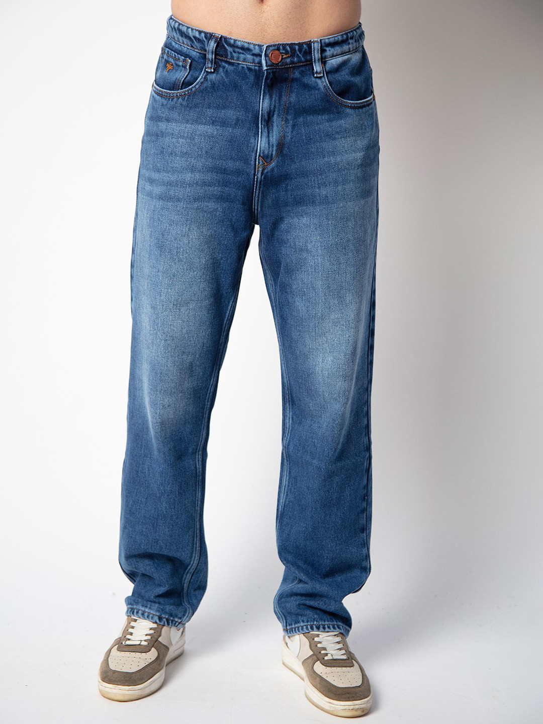 Nostrum Men Solid Baggy Mid-Rise Light Fade Clean Look Jeans