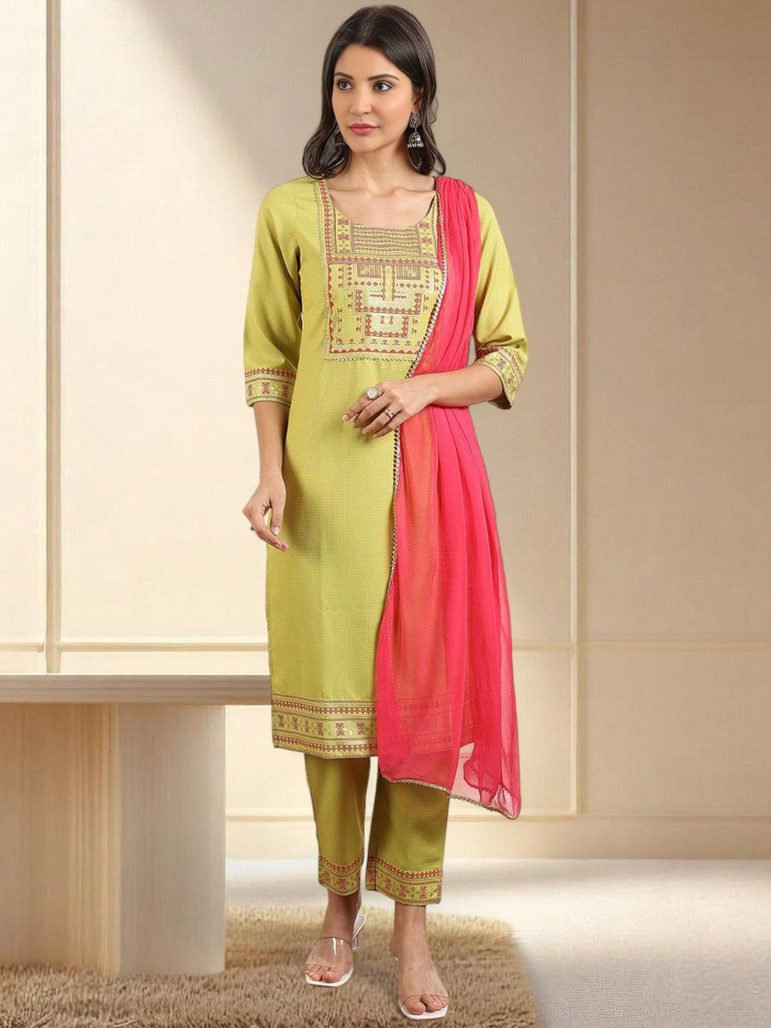 Jeff co-op Women Floral Printed Regular Kurta with Trousers & With Dupatta