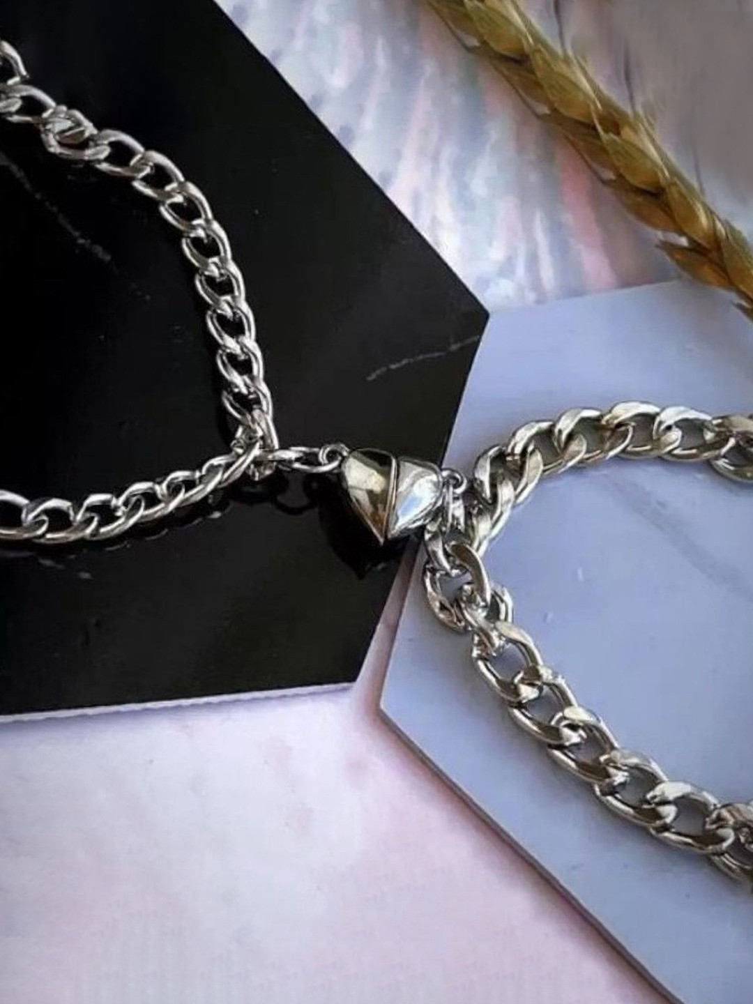 DIVASTRI Unisex Set Of 2 Heart Shaped Link Bracelets