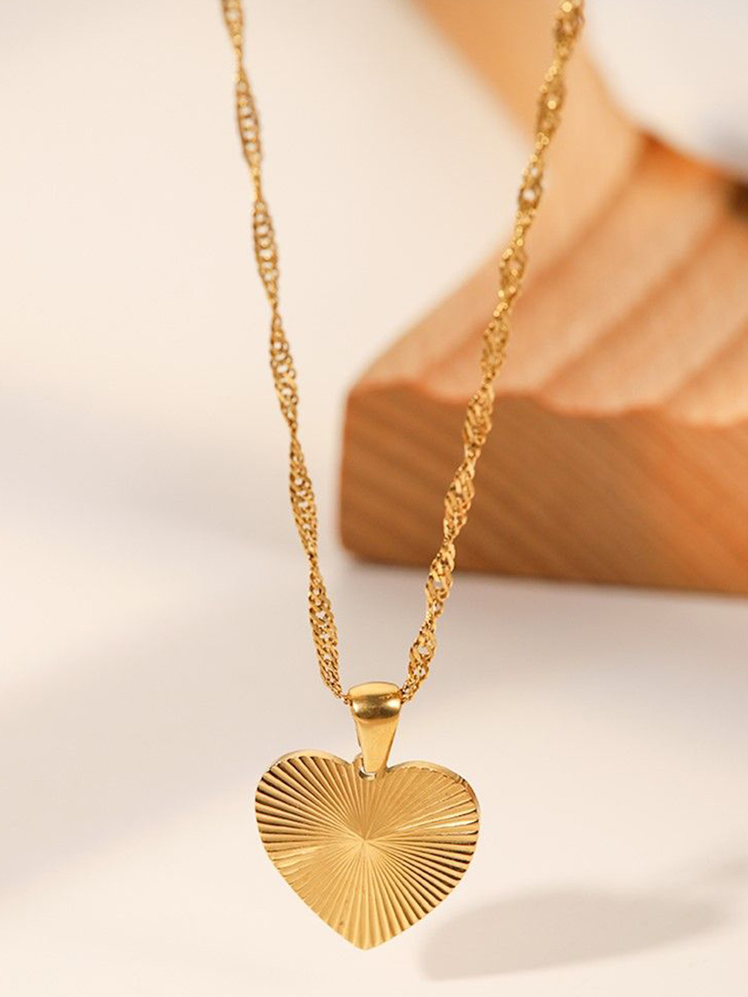 Aiza 18KT Gold Plated Radiant Heart Pendant with chain