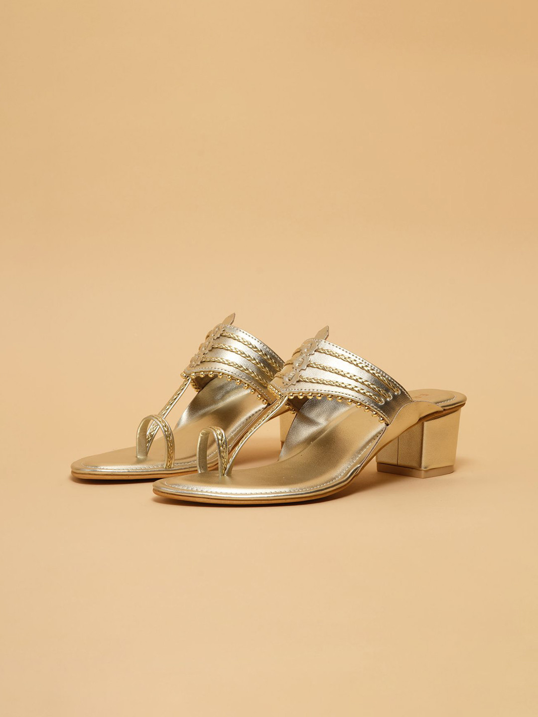 ERIDANI Women Embellished Synthetic Leather Regular Kolhapuri Heels