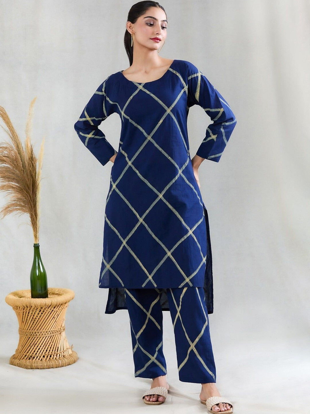 Banana Labs Diamond Checked Round Neck Pure Cotton Straight Kurta With Trousers