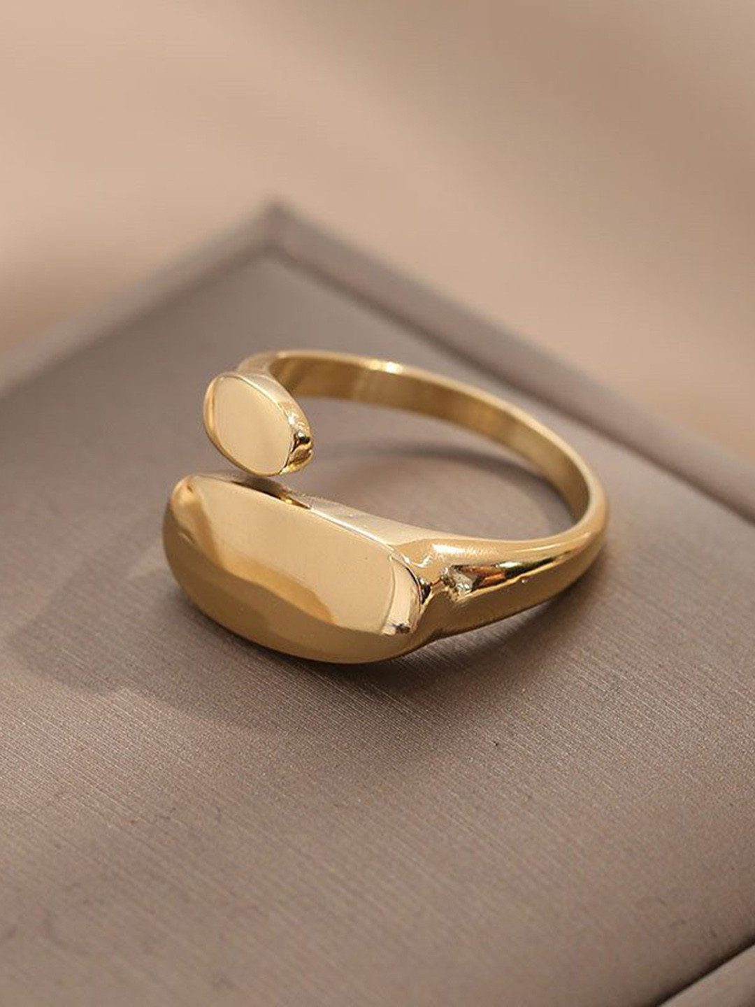 Aiza 18KT Gold-Plated Dual Oval Charm Finger Ring