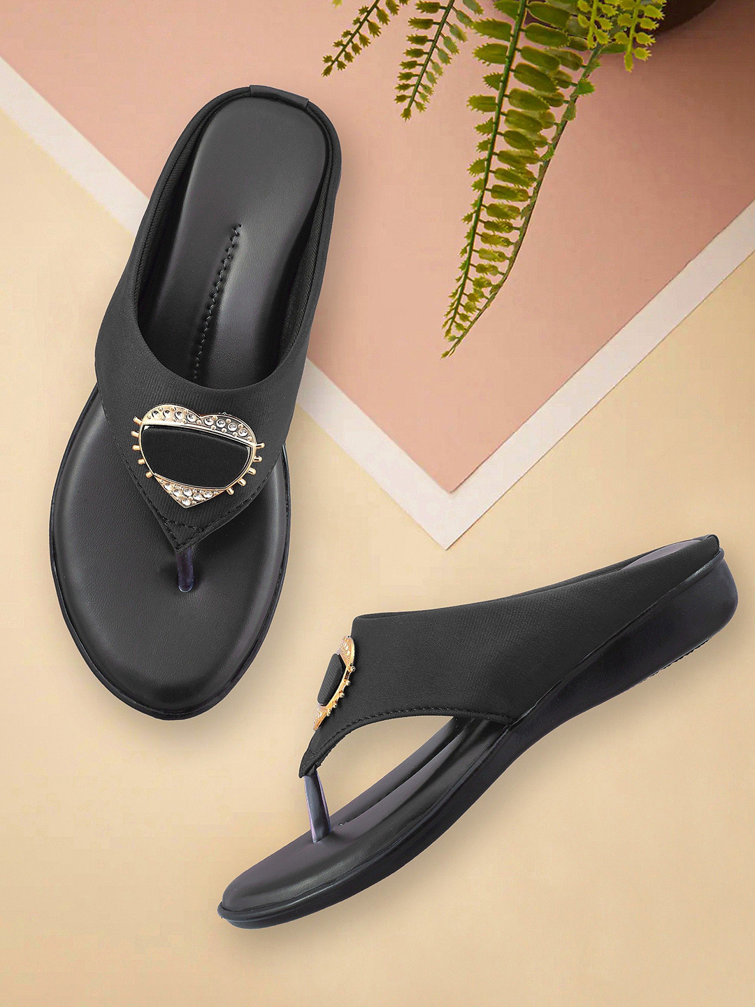 HUNYZA FOOTWEAR Women Solid T-Strap Comfortable Sandal Flats