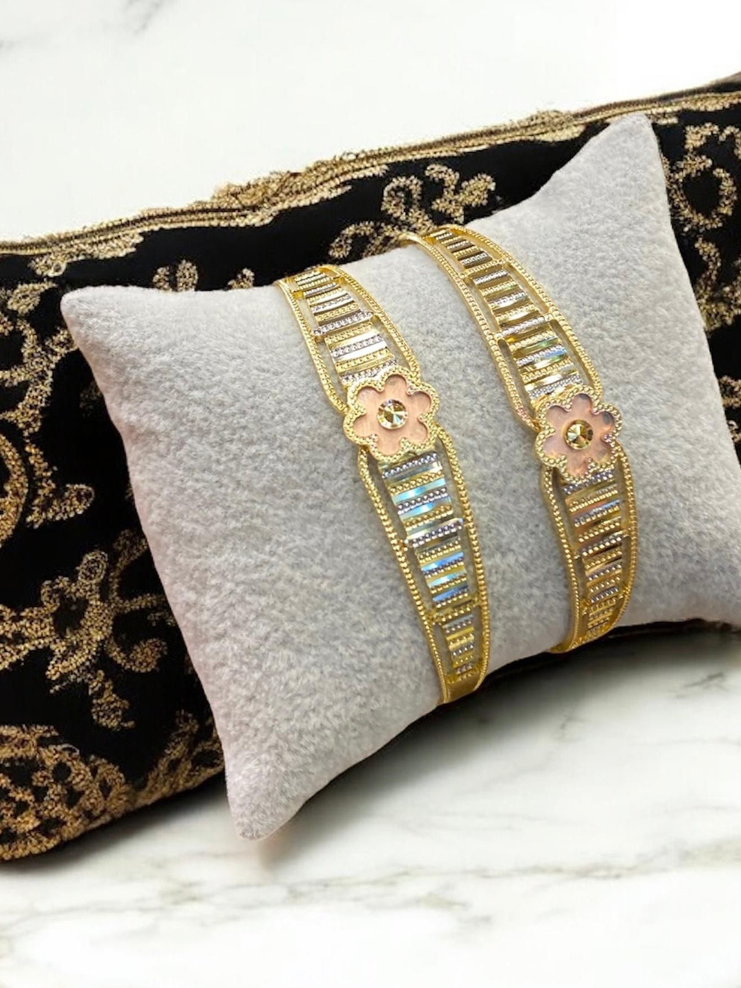 FAA FASHION Set Of 2 Gold-Plated Bangles