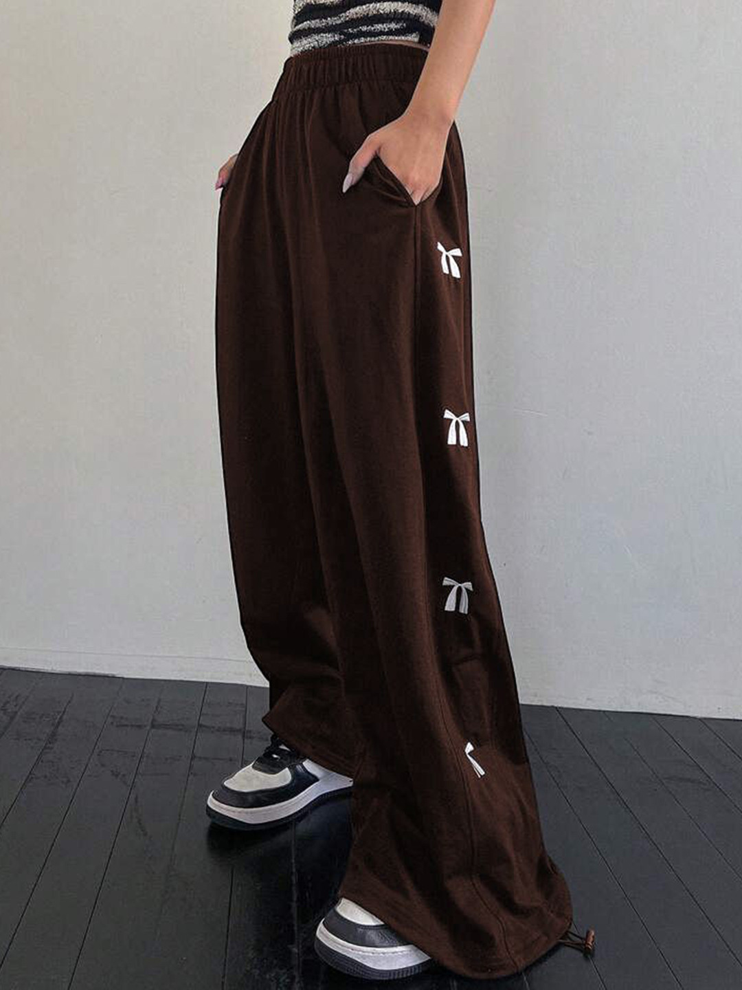 TABADTOD Women Solid Relaxed Loose Fit Mid-Rise Flat-Front Parachute Trousers