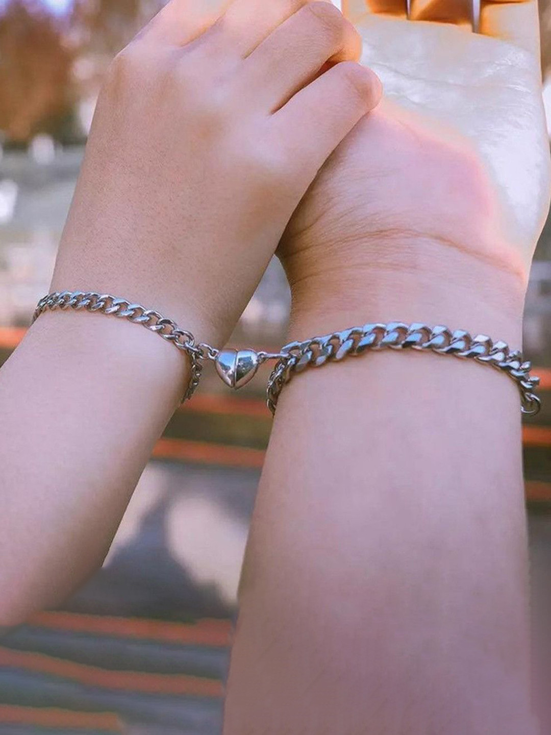 DIVASTRI Unisex Set Of 2 Heart Shaped Link Bracelets