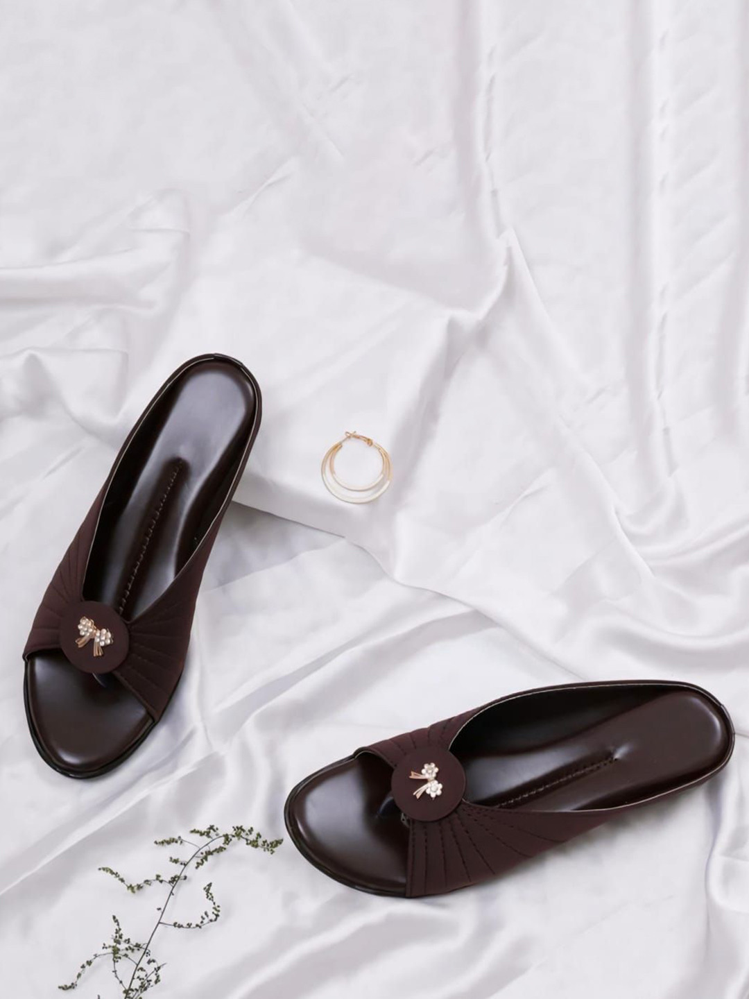 HUNYZA FOOTWEAR Women Embellished Open Toe Flats